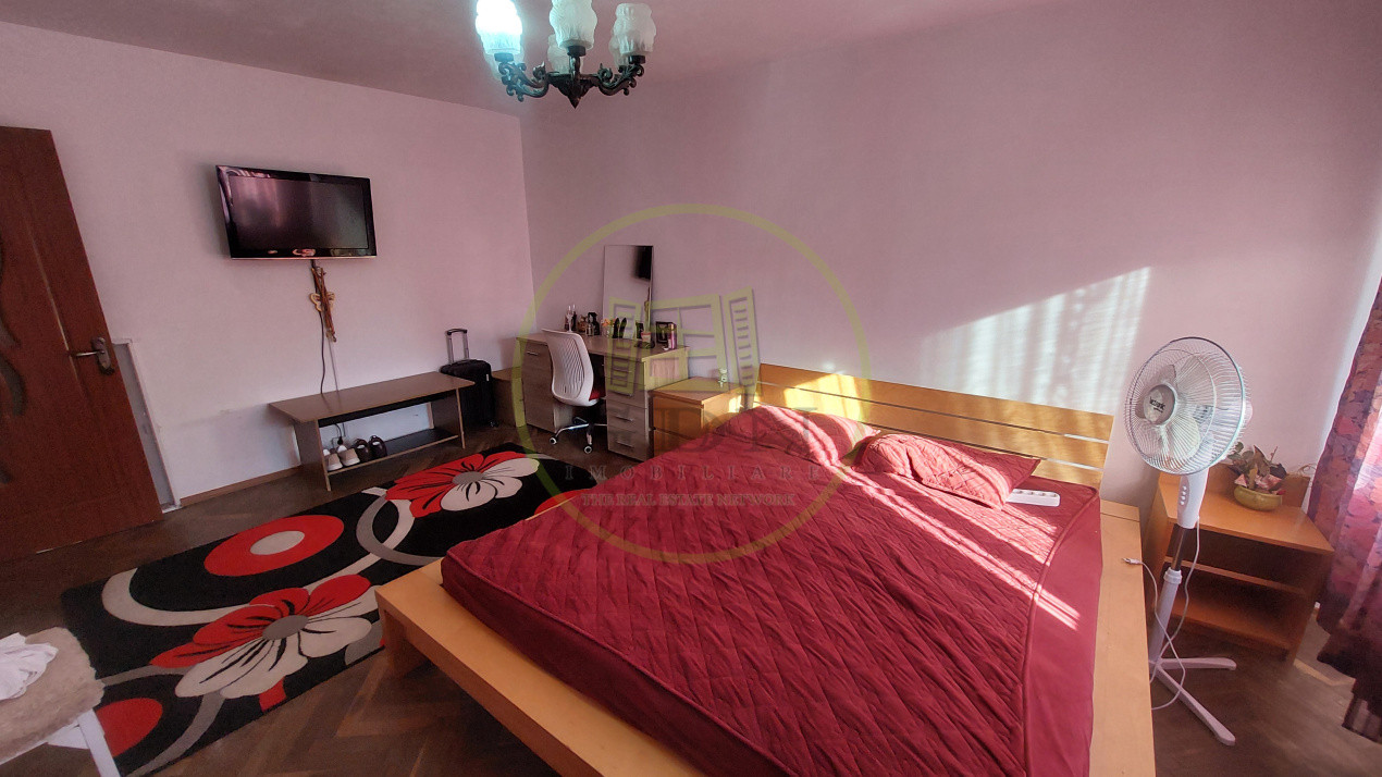 Apartament 3 camere, decomandat, parter, cartierul 1 Mai, zona Pelendava