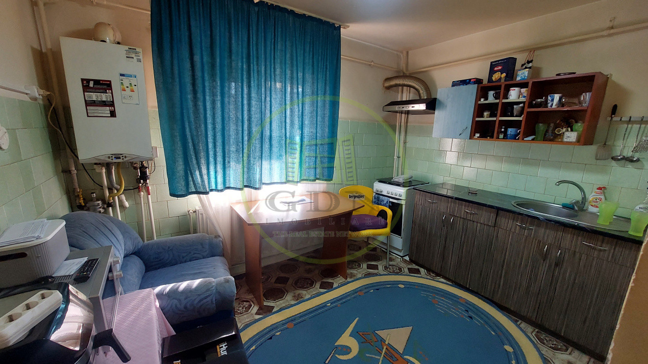 Apartament 3 camere, decomandat, parter, cartierul 1 Mai, zona Pelendava
