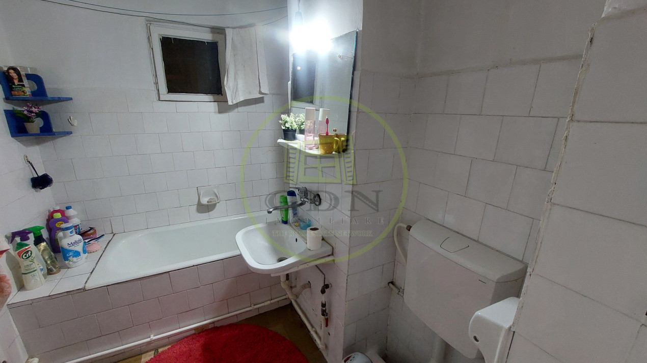 Apartament 3 camere, decomandat, parter, cartierul 1 Mai, zona Pelendava