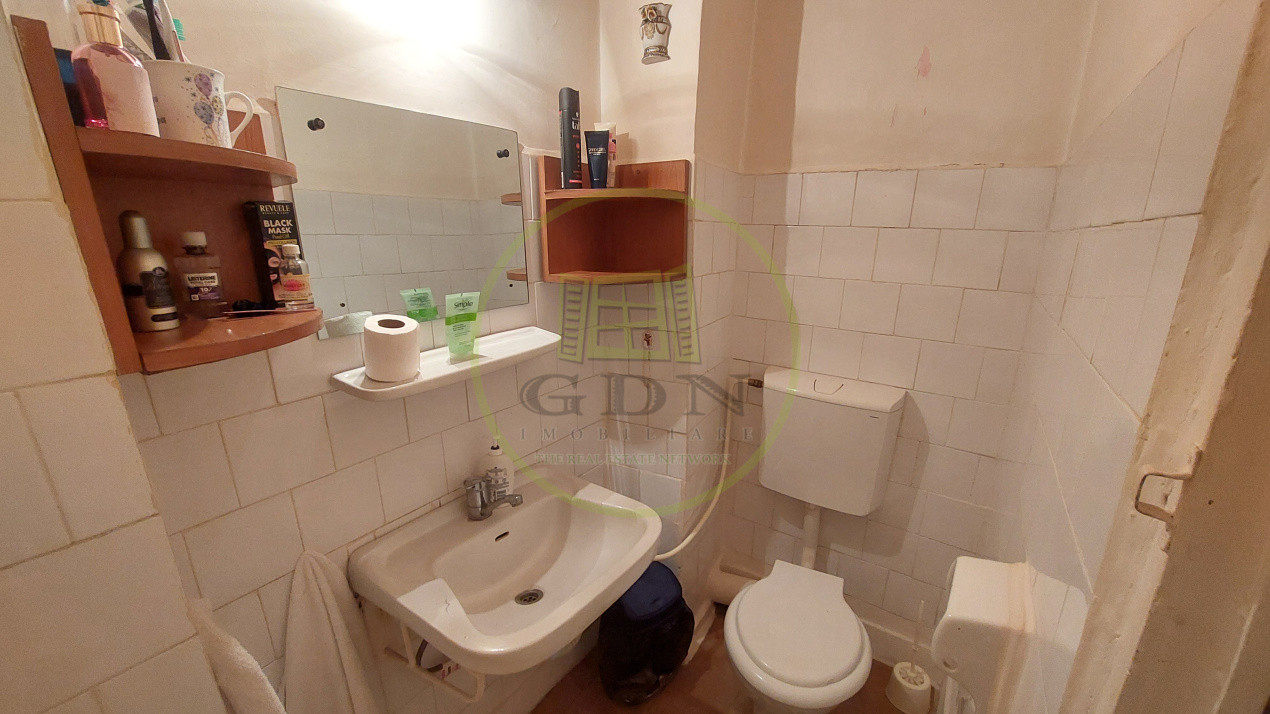 Apartament 3 camere, decomandat, parter, cartierul 1 Mai, zona Pelendava