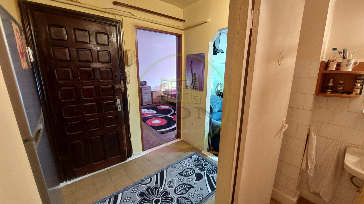 Apartament 3 camere, decomandat, parter, cartierul 1 Mai, zona Pelendava