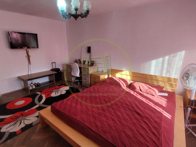 Apartament 3 camere, decomandat, parter, cartierul 1 Mai, zona Pelendava