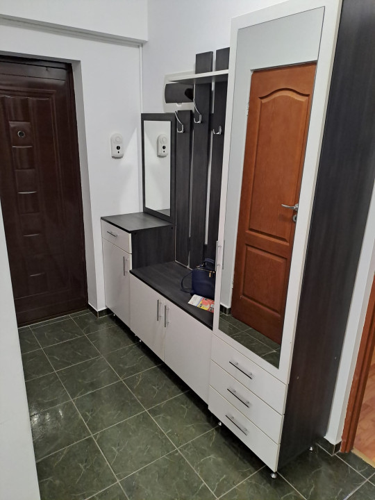 Inchiriez apartament 2 camere, 54 mp utili,Nedecomandat