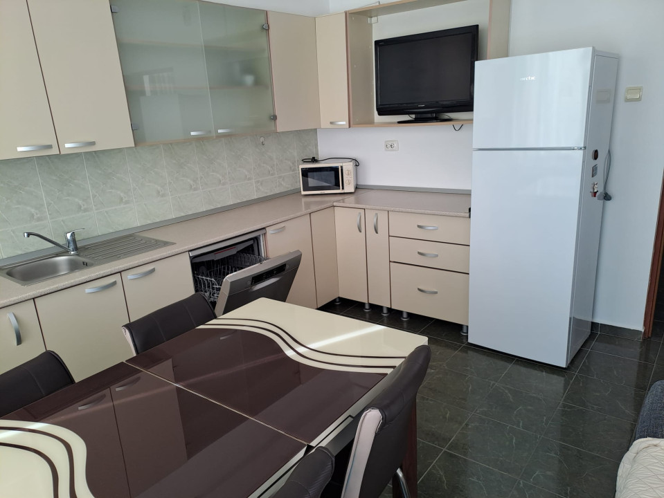 Inchiriez apartament 2 camere, 54 mp utili,Nedecomandat