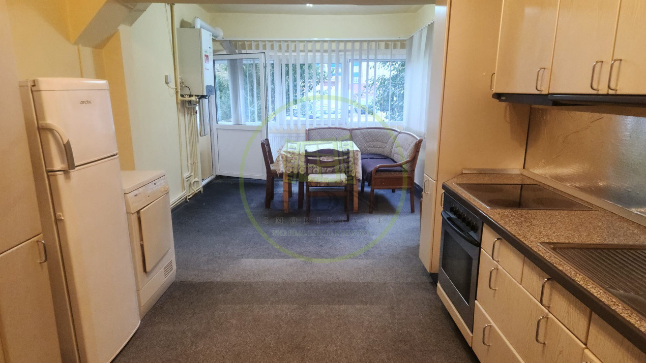 Apartament 3 camere - De inchiriat - Str Lunga