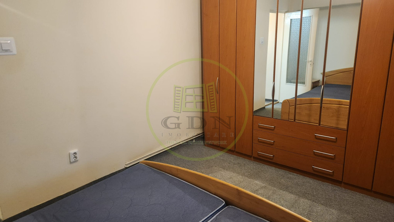Apartament 3 camere - De inchiriat - Str Lunga
