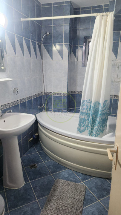 Apartament 3 camere - De inchiriat - Str Lunga