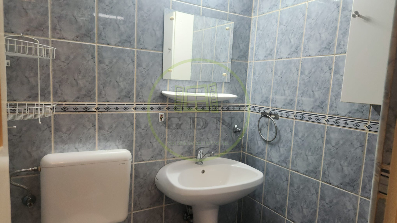 Apartament 3 camere - De inchiriat - Str Lunga