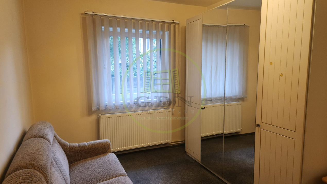 Apartament 3 camere - De inchiriat - Str Lunga