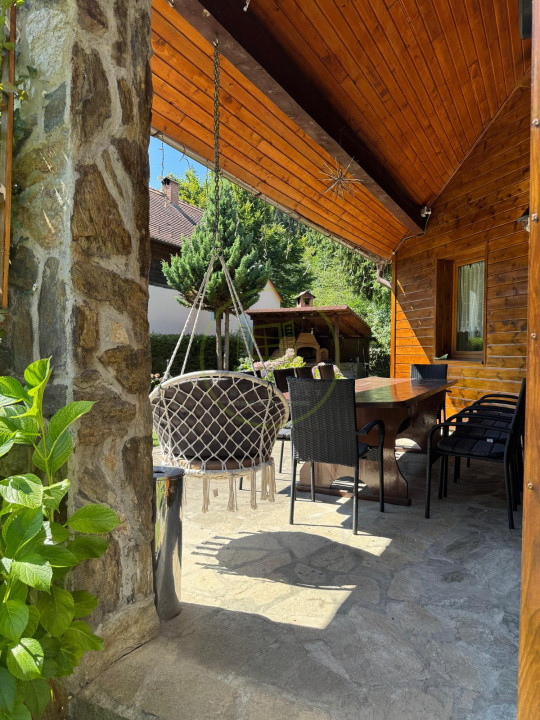 CASA DE VACANTA- PORUMBACU DE SUS (VALEA ZANELOR)-DE VANZARE
