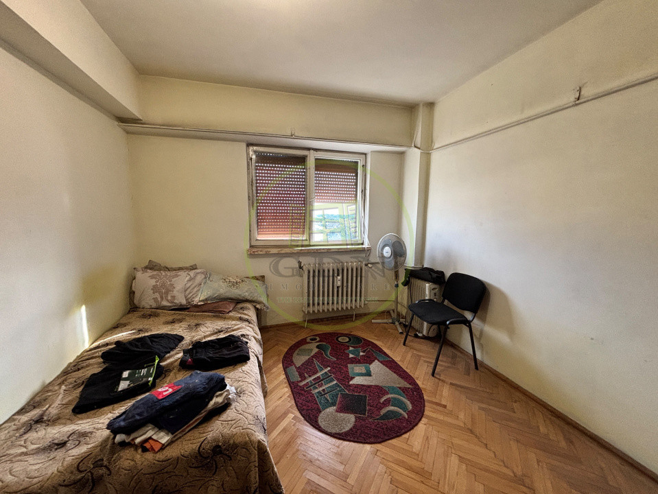 Apartament 3 camere, decomandat, 80 mp, Calea Bucuresti, zona McDonald's