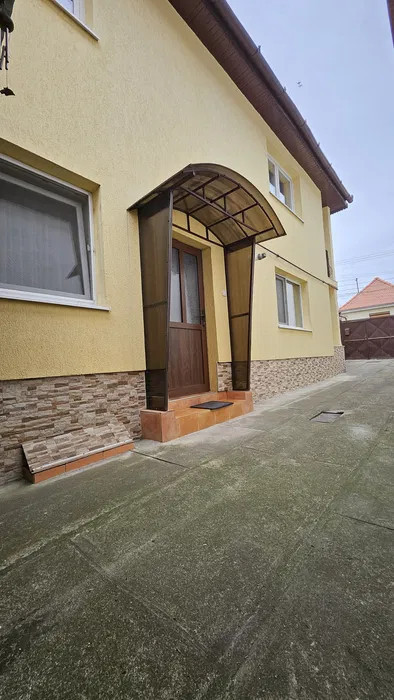 Casă de vânzare în Sibiu, zona Turnișor – 5 camere, pivniță, garaj și teren 