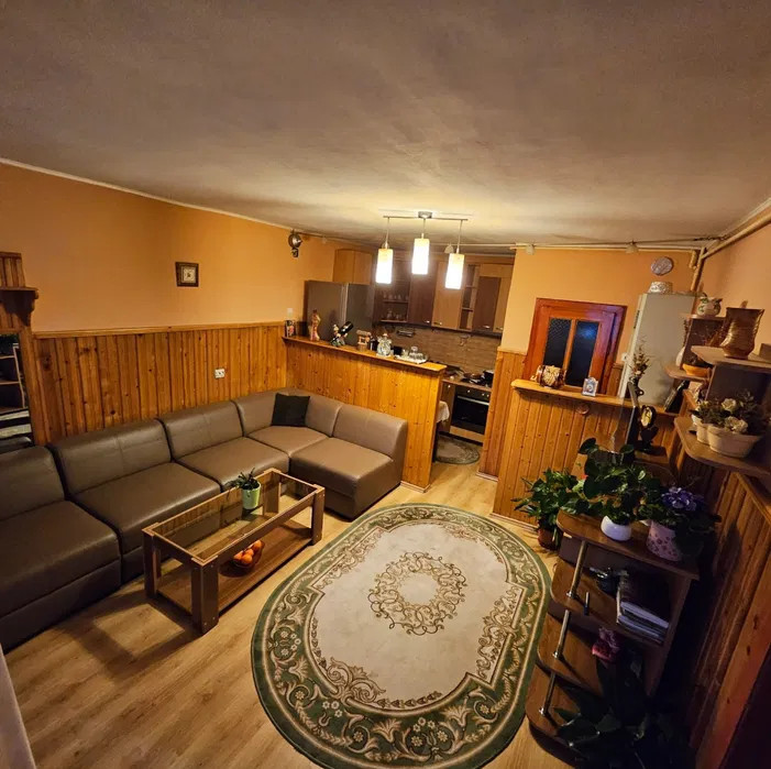 Casă de vânzare în Sibiu, zona Turnișor – 5 camere, pivniță, garaj și teren 