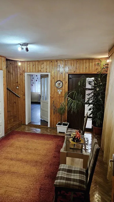 Casă de vânzare în Sibiu, zona Turnișor – 5 camere, pivniță, garaj și teren 