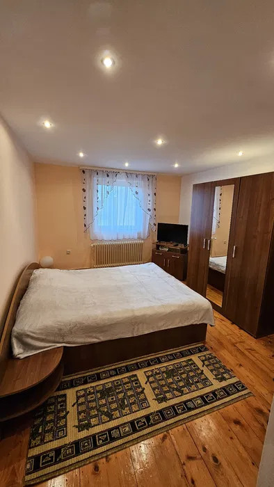 Casă de vânzare în Sibiu, zona Turnișor – 5 camere, pivniță, garaj și teren 