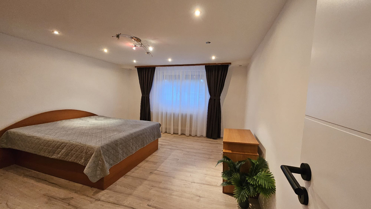 Casă de vânzare în Sibiu, zona Turnișor – 5 camere, pivniță, garaj și teren 