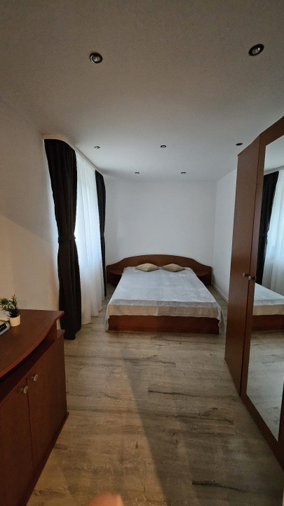 Casă de vânzare în Sibiu, zona Turnișor – 5 camere, pivniță, garaj și teren 