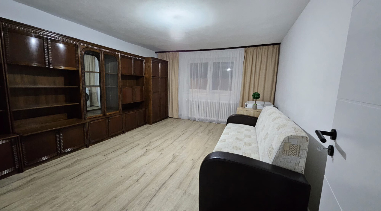 Casă de vânzare în Sibiu, zona Turnișor – 5 camere, pivniță, garaj și teren 
