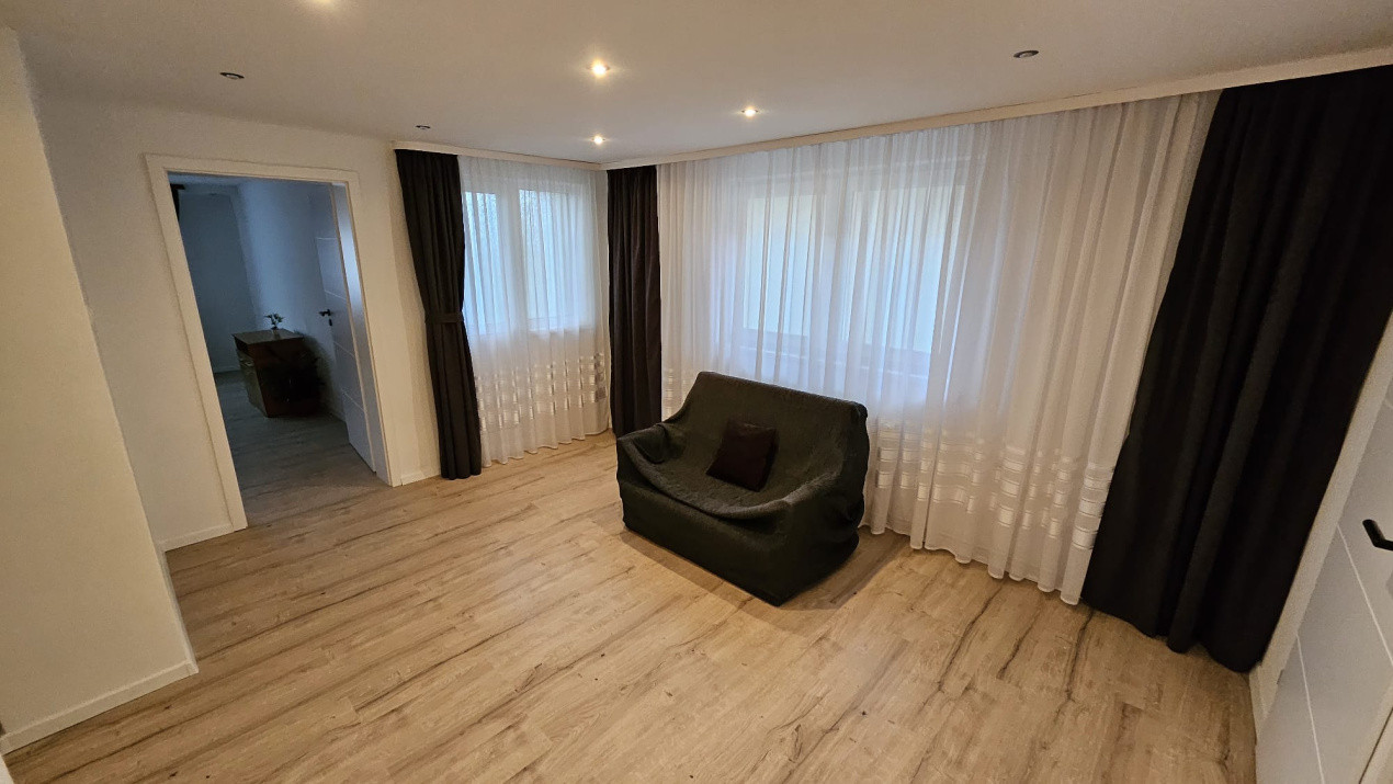 Casă de vânzare în Sibiu, zona Turnișor – 5 camere, pivniță, garaj și teren 