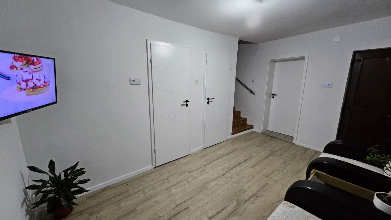 Casă de vânzare în Sibiu, zona Turnișor – 5 camere, pivniță, garaj și teren 