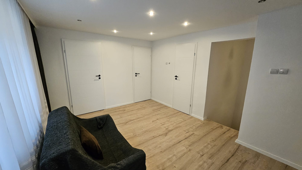 Casă de vânzare în Sibiu, zona Turnișor – 5 camere, pivniță, garaj și teren 