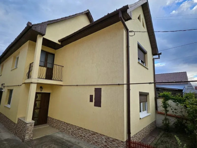 Casă de vânzare în Sibiu, zona Turnișor – 5 camere, pivniță, garaj și teren 