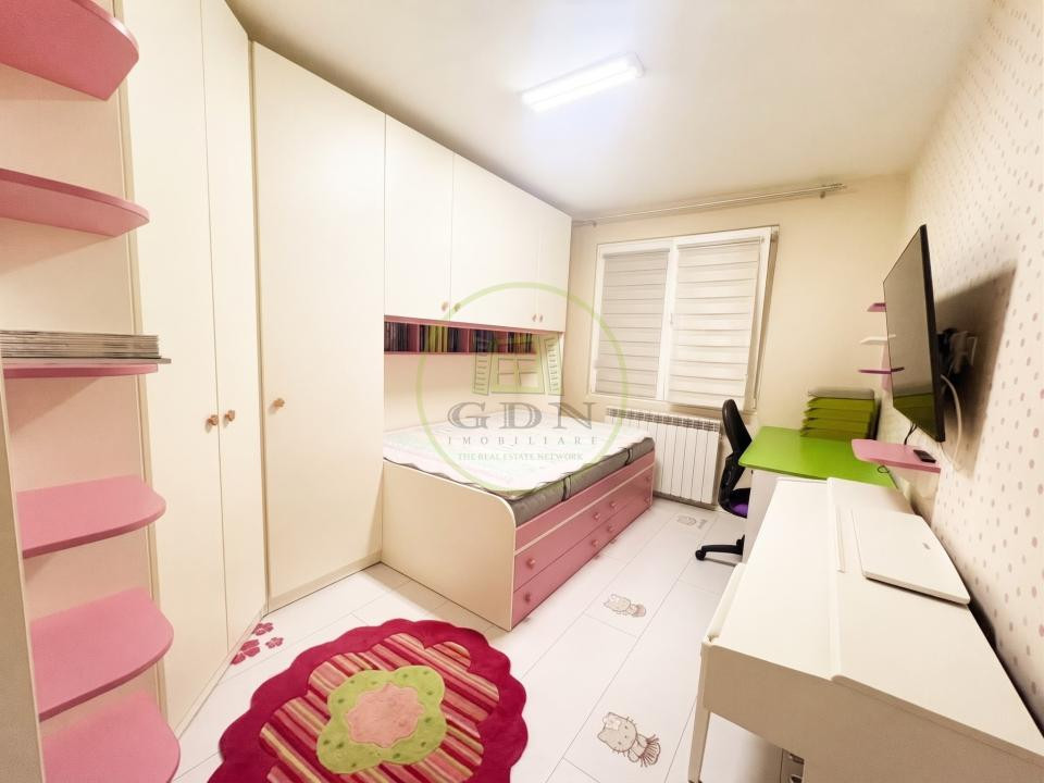 Apartament cu 4 camere de închiriat||1.150 €||Crangasi|Parcare propie| Centrala|