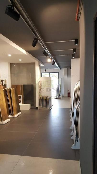 Închiriere spațiu comercial, 200 mp. + 3 locuri de parcare