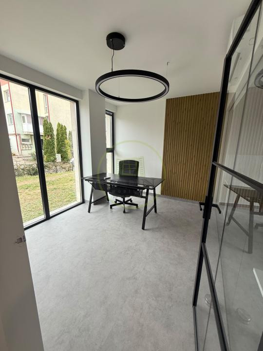 Închiriere spațiu comercial, 200 mp. + 3 locuri de parcare