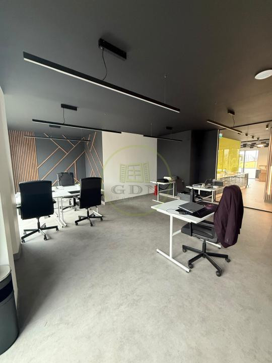 Închiriere spațiu comercial, 200 mp. + 3 locuri de parcare