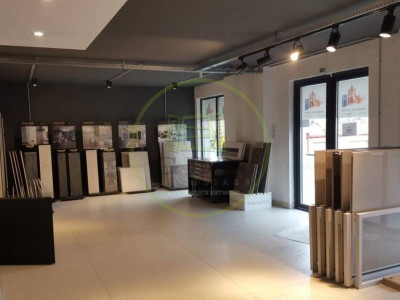 Închiriere spațiu comercial, 200 mp. + 3 locuri de parcare