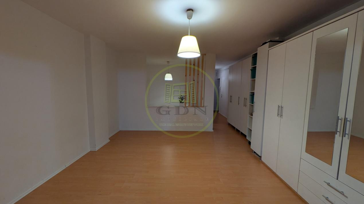 Sibiu, Zona Belvedere, 45,63 mp, apartament cu nișă de dormit, si o mică grădină