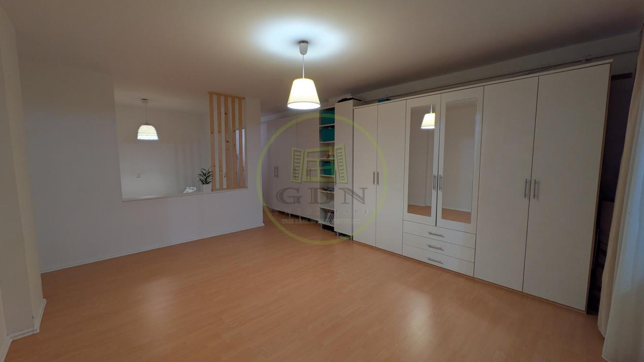 Sibiu, Zona Belvedere, 45,63 mp, apartament cu nișă de dormit, si o mică grădină