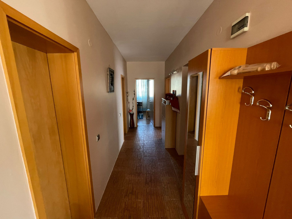 Inchiriez Apartament 3 camere,decomandat,90 mp utili