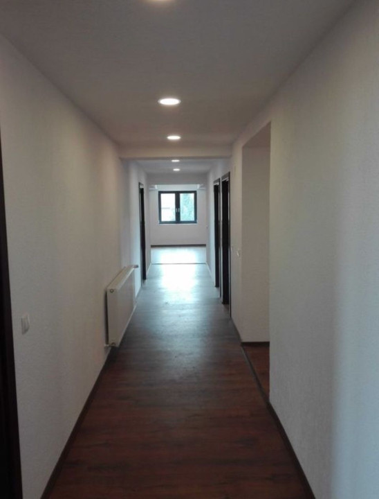 Inchiriez Apartament, 4 camere, Decomandat, Destiant Spatiu Birouri