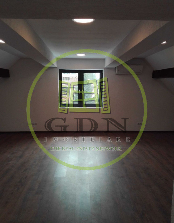 Inchiriez Apartament, 4 camere, Decomandat, Destiant Spatiu Birouri