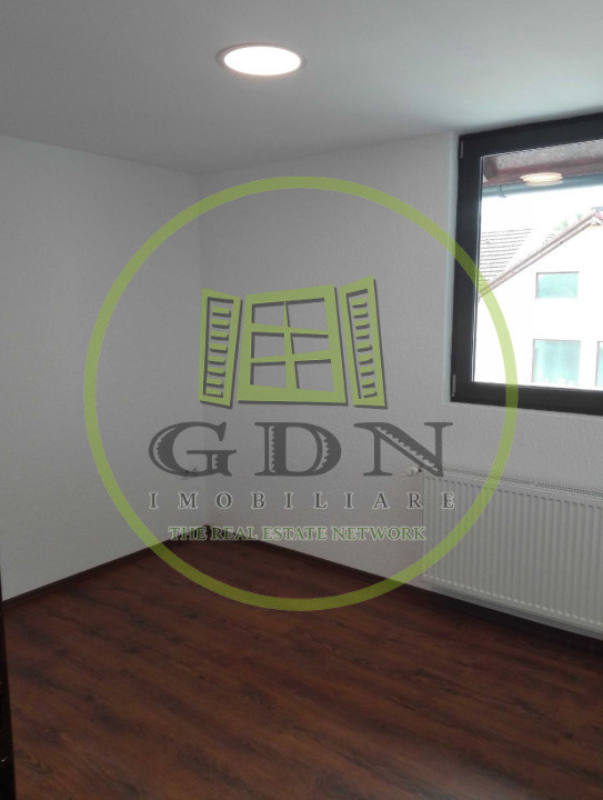 Inchiriez Apartament, 4 camere, Decomandat, Destiant Spatiu Birouri