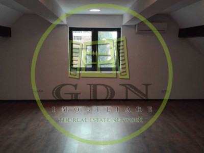 Inchiriez Apartament, 4 camere, Decomandat, Destiant Spatiu Birouri