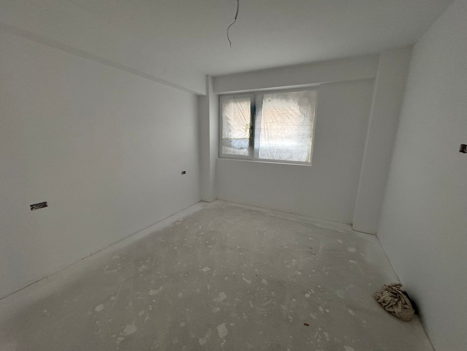 Apartament 3 camere, decomandat, 83mp+93mp curte, Veteranilor, Nicolae Romanescu