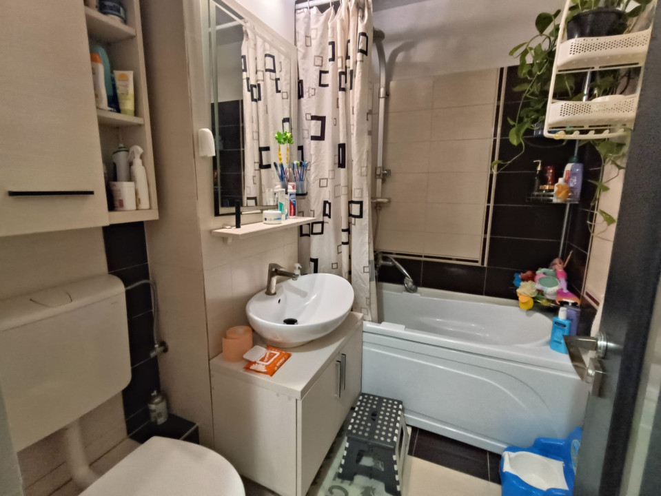 Apartament 3 camere, decomandat, 71.78mp, cartier Craiovita, zona Fortuna