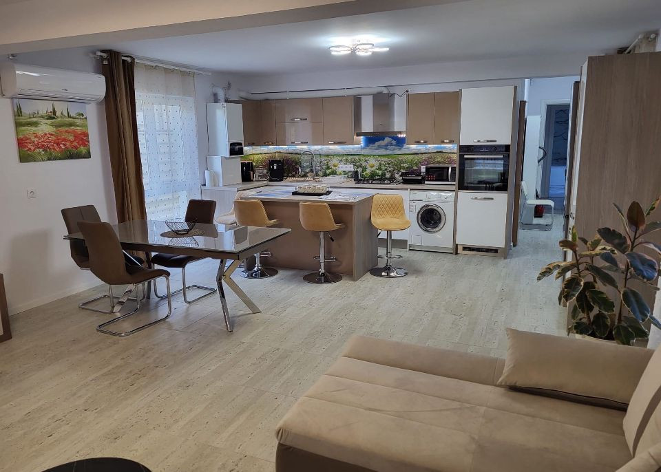 Inchiriez Apartament cu gradina la Vila, 100 mp utili, La prima inchiriere