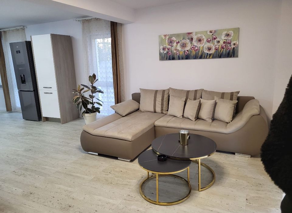 Inchiriez Apartament cu gradina la Vila, 100 mp utili, La prima inchiriere