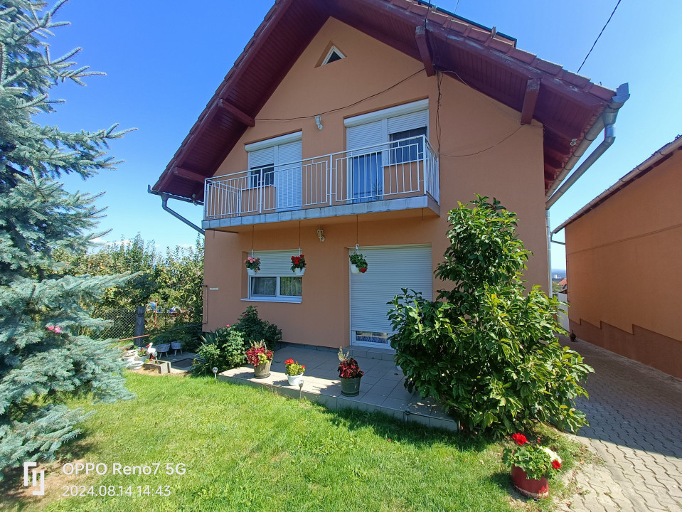 Casă cu etaj de vânzare în Reghin