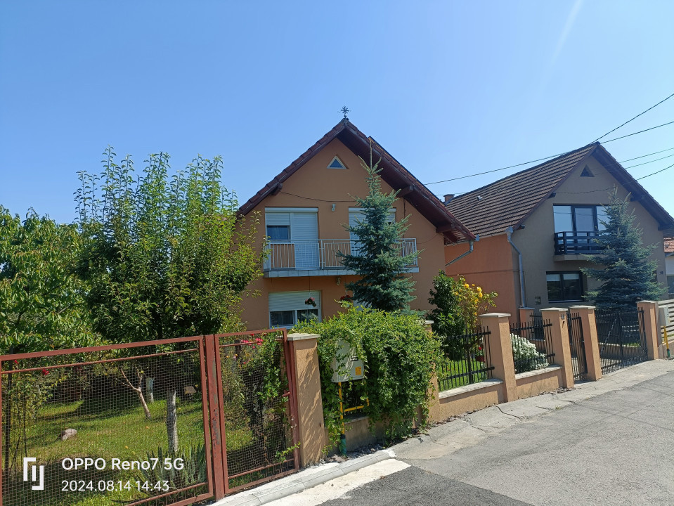 Casă cu etaj de vânzare în Reghin