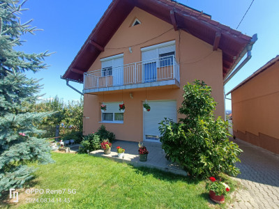 Casă cu etaj de vânzare în Reghin