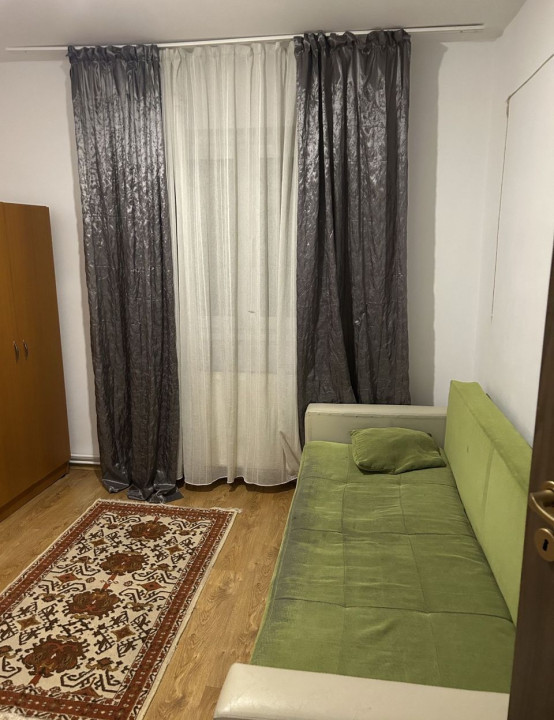 Inchiriez Apartament 3 camere, Decomandat, 56 mp utili