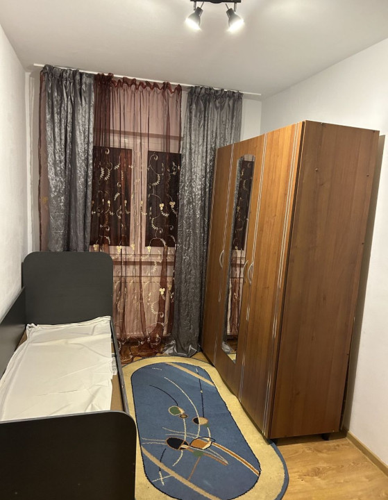 Inchiriez Apartament 3 camere, Decomandat, 56 mp utili