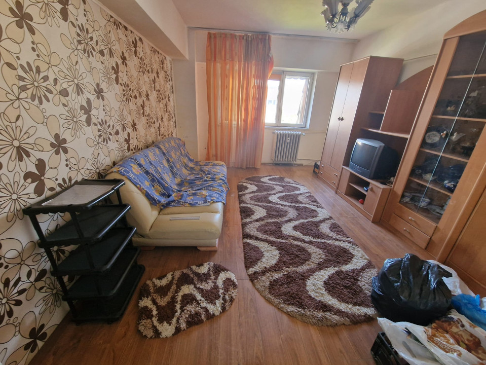 Apartament 3 camere, 70mp, cartier Sarari, zona Piata din Valea Rosie