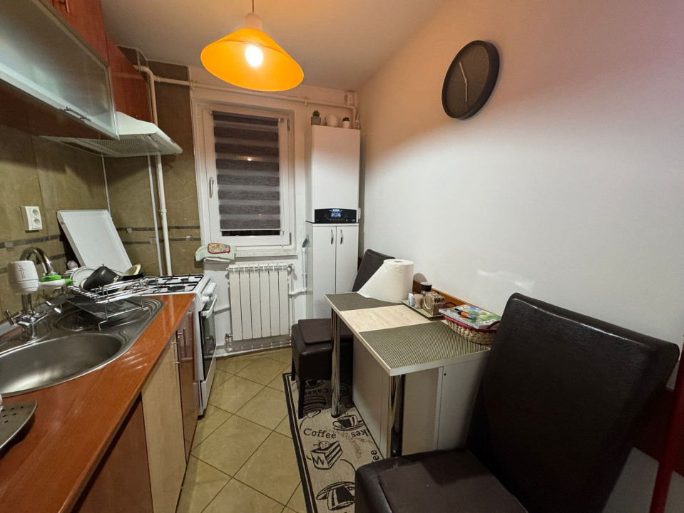 Apartament 2 camere, semidecomandat, 45 mp, Cartier Craiovita Noua