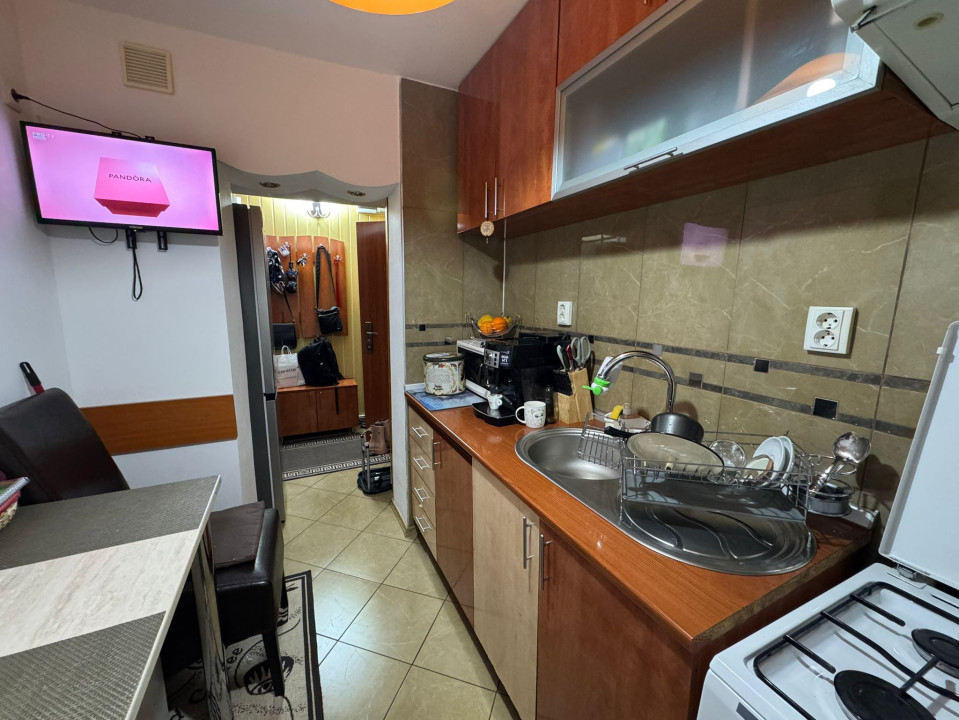 Apartament 2 camere, semidecomandat, 45 mp, Cartier Craiovita Noua